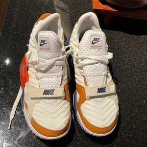 Nike Landon Sixteen BRAND NEW